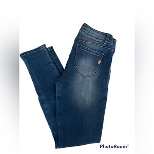 1822 Denim Wynter Low Rise Butter Skinny Jeans